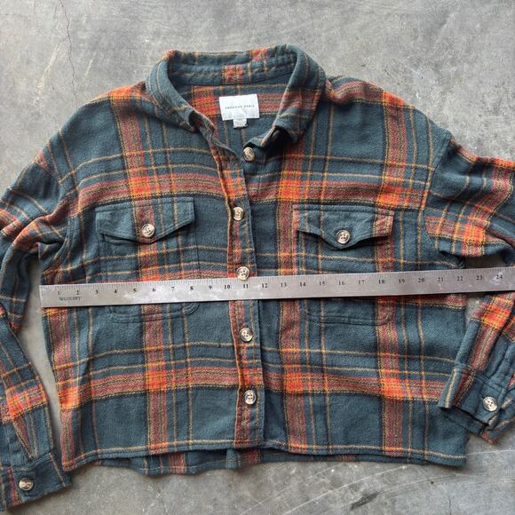 American Eagle Outfitters Plaid Flannel Shirt Women's M Cropped Button Down - Picture 9 of 11